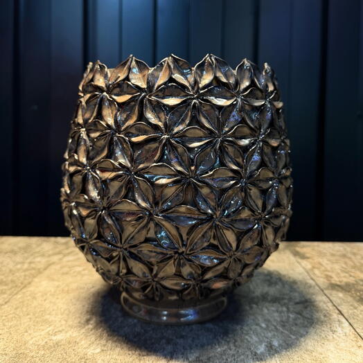 Artículo maceta floral cerámica marrón de ARAIK GALSTYAN