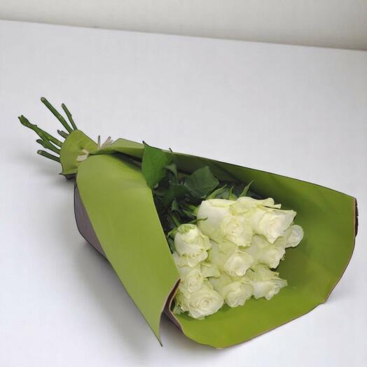 10 white roses, loose, wrapped in white or green paper