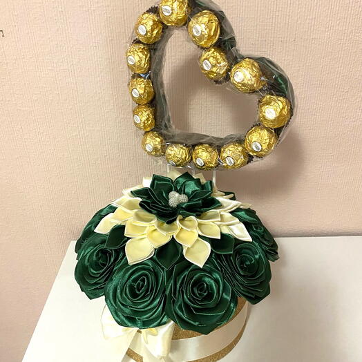 Caja de regalo premium con rosas verdes eternas