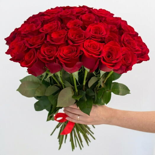 Букет із 51 червоних троянд з довгими стеблами