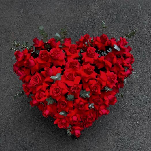 Centro de Rosas Rojas en Forma de Corazon