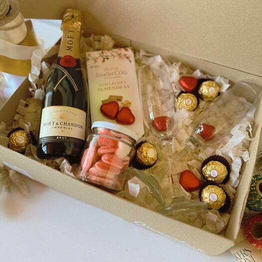 BURBUJAS MOËT – Caja de Regalo Premium con Champagne Moet   Chandon, Chocolates y Dulces