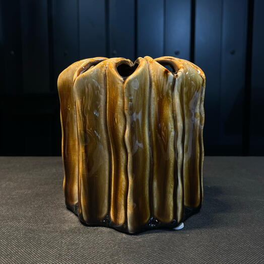 Ceramica con agujeros marron