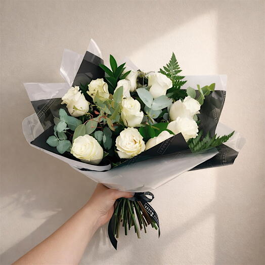Ramo de 12 rosas blancas premium
