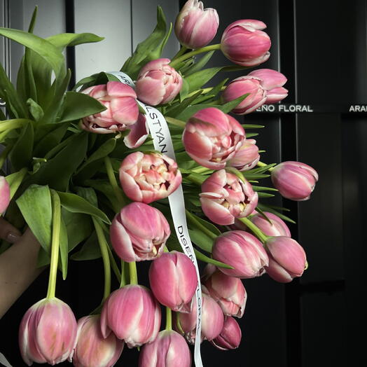 Ramo de tulipanes ARAIK GALSTYAN
