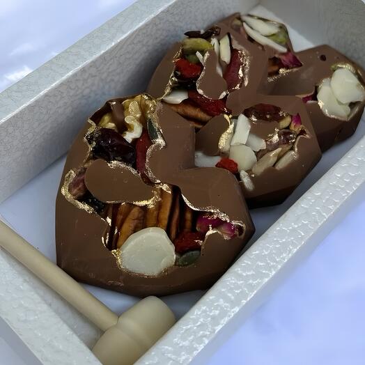 Сердце из молочного шоколада