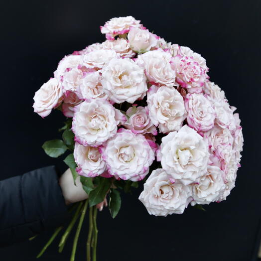 Ramo de 15 Rosas Ramificado ARAIK GALSTYAN