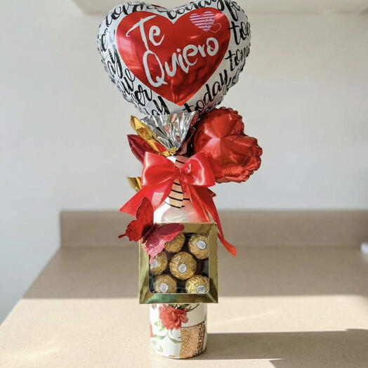 Regalo Romantico con Vino y Ferrero Rocher – Arreglo con Globos Te Quiero
