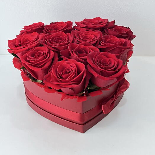 Caja con rosas rojas