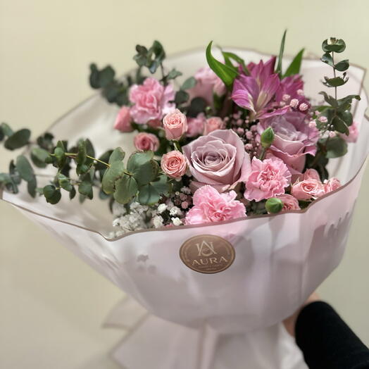 Floral bouquet in pastel tones