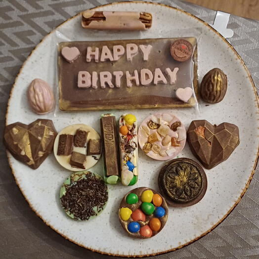 🎂 Caja Dulce Happy Birthday – Surtido de chocolates artesanales