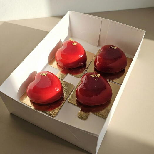 Caja Gourmet de Corazones Rojos con Glaseado Espejo – Postres Individuales Artesanales