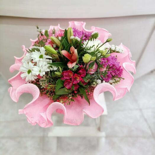 Ramo de Flores Rhea – Elegancia Floral en Tonos Suaves y Naturales