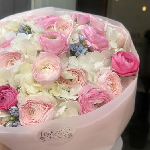 елегантний букет з ранункулусами