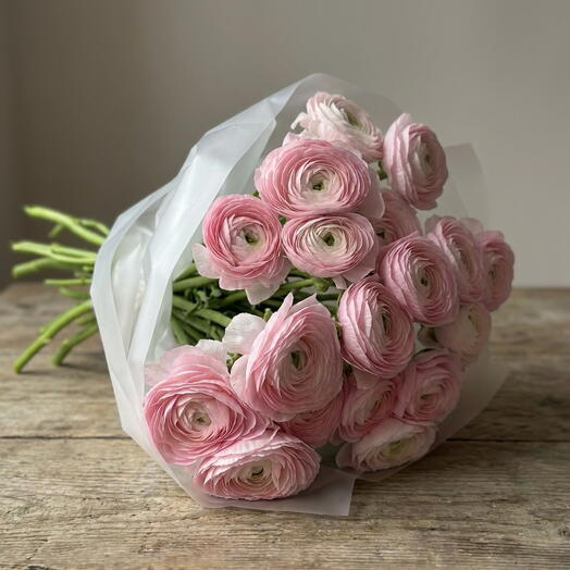 Ramo de 19 Ranunculos ARAIK GALSTYAN