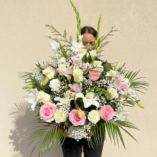 Arreglo Deluxe de Rosas y Lirios en Blanco y Rosa Elegancia Premium