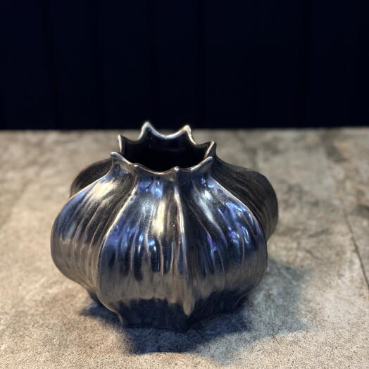 Jarron bronce floral