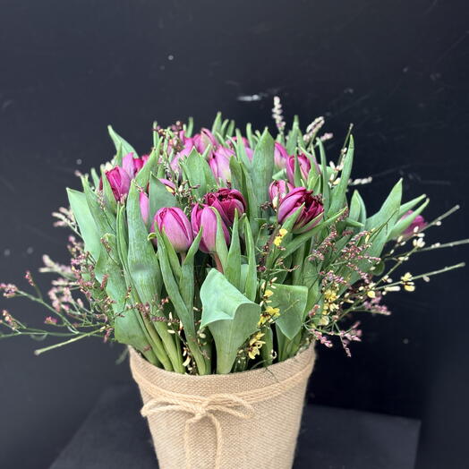 Composition de 31 tulipes lilas