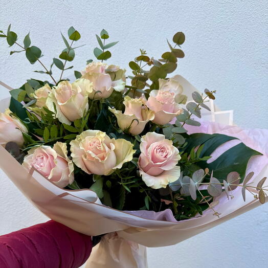 Susurro de Rosas -Completa tu regalo añadiendo chocolates de lujo, velas o tarjetas desde complementos