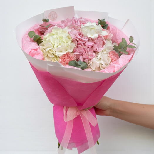 Ramo Romantico de Hortensias y Claveles Rosados Sueno Pastel