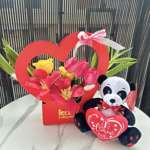 Corazon con flores y oso