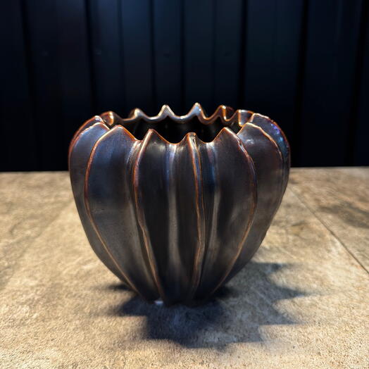 Jarrón cerámico marrón de ARAIK GALSTYAN