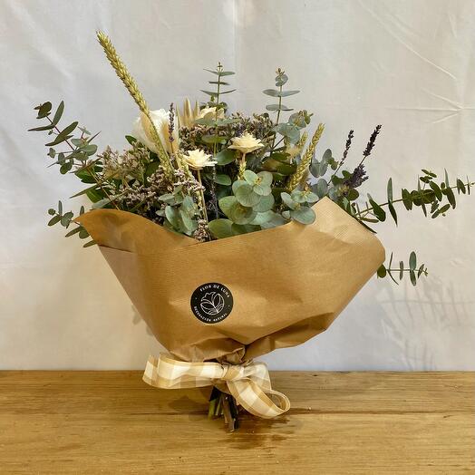 Букет білих троянд