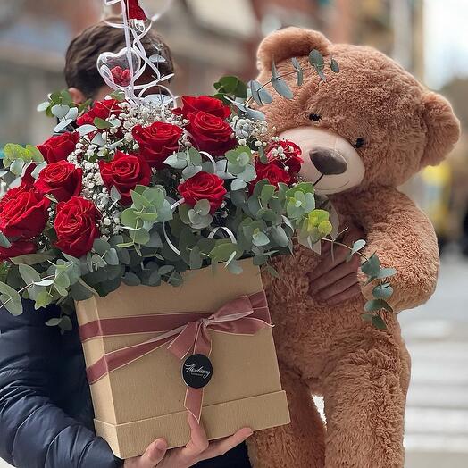 Коробка натуральних троянд