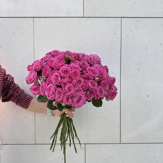 Bouquet of 21 fuchsia spray roses