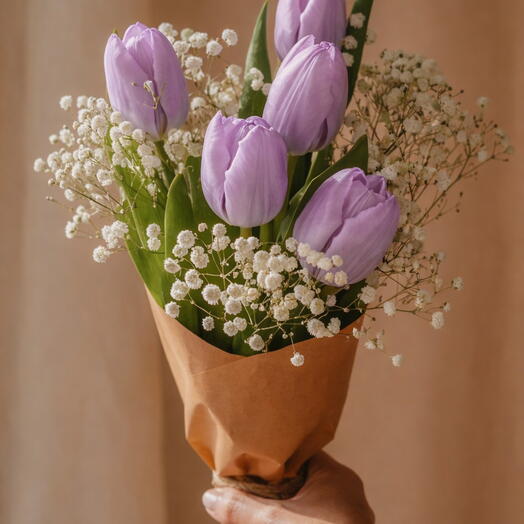 Tulipanes con paniculata