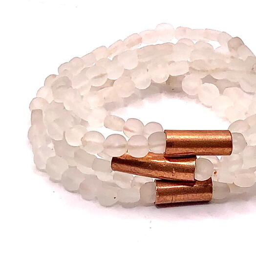 pulseras de cristal y cobre recuperados
