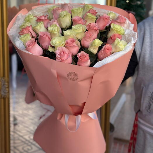 Ramo de Rosas Pastel Dulce Amanecer – Bouquet Elegante de 35 Flores