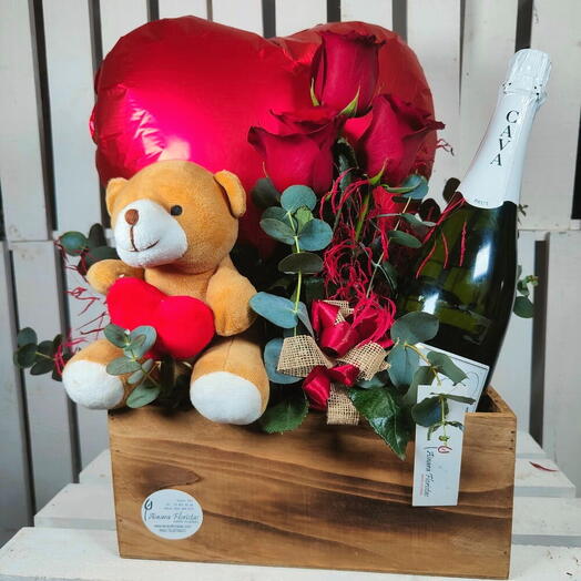 Caja de Amor romantica con 3 rosas rojas, cava y peluche