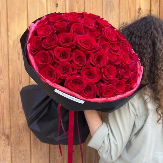 Amor puro de 51 rosas rojas