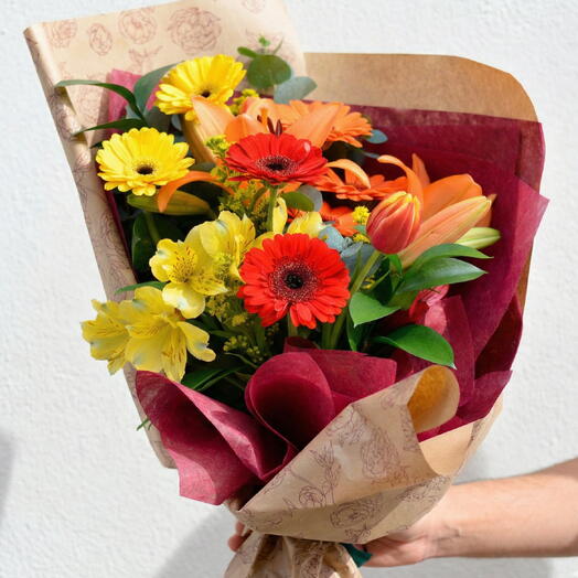 Ramo Primaveral Multicolor – Flores de Temporada con Gerberas, Lirios y Alstroemerias