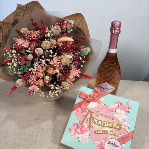 Set de regalo dulce y burbujeante con ramo de flores secas