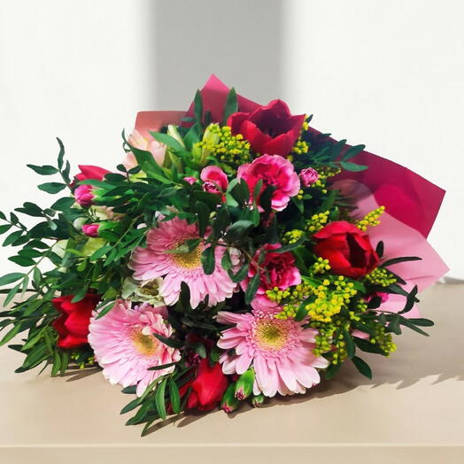 Gerberina Bouquet S – Small bouquet of gerberas, tulips, clavellina and solidago