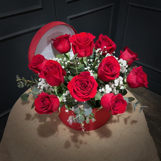 Caja sombrerera grande con doce rosas rojas
