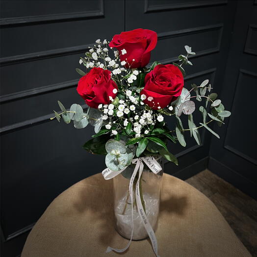 Ramito de tres rosas con Paniculata