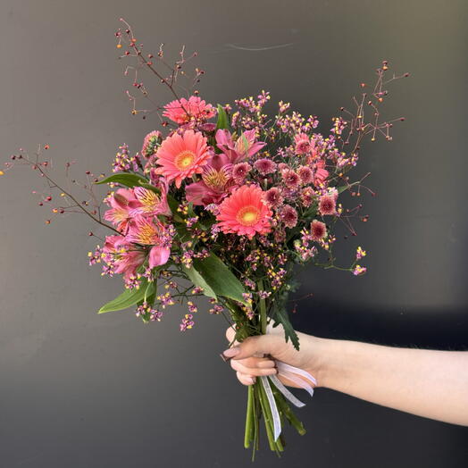 Ramo rosa de gerberas y alstroemerias