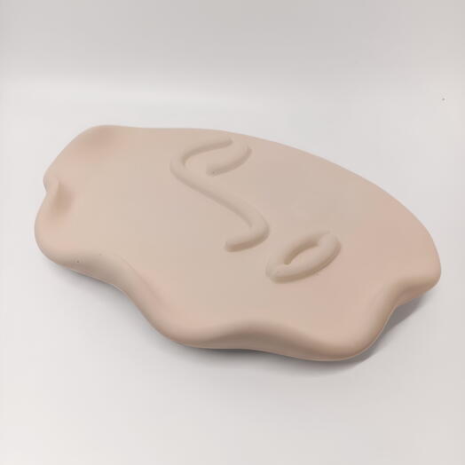 Plato decorativo beige "Cara"