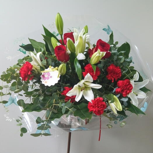 Ramo flamenca con rosas