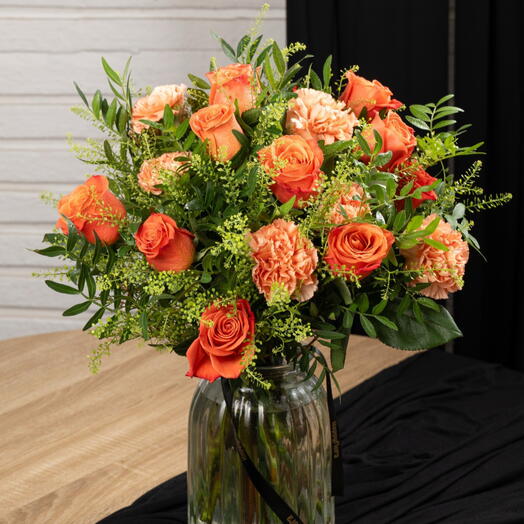 Ramo de rosas anaranjadas y claveles - Empedernido