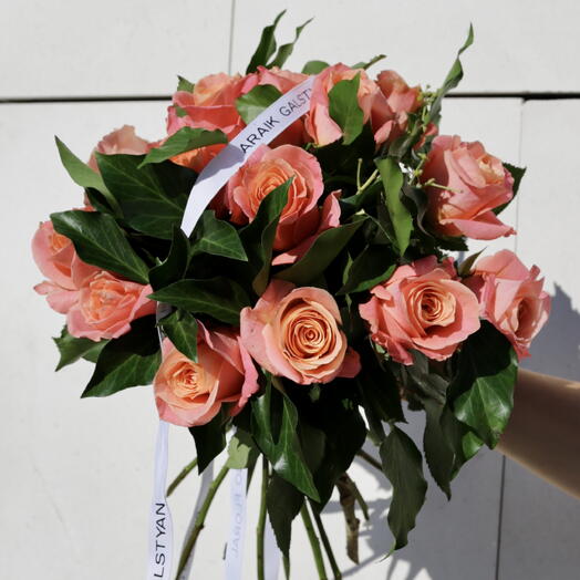 Ramo de 15 Rosas Piggy ARAIK GALSTYAN