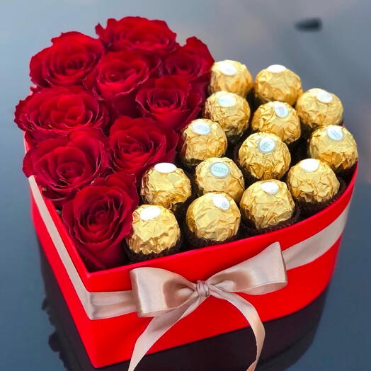 Красные розы и Ferrero Rocher