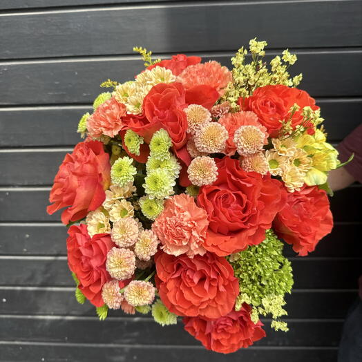 Ramo de rosas, crisantemos y claveles