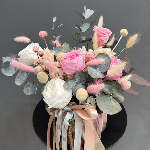 Centro de flores preservados