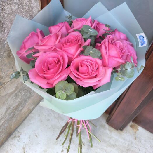 11 pink roses bouquet