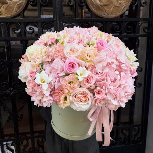 Caja Deluxe Rosa Pastel con Hortensias y Rosas Elegancia