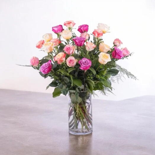 Ramo de Rosas Multicolor en Jarron